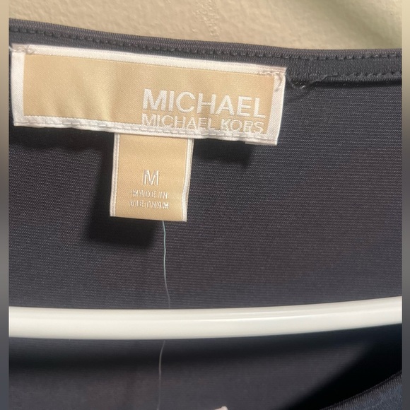 Top with Asymmetrical sleeves ❤️ - Picture 3 of 5